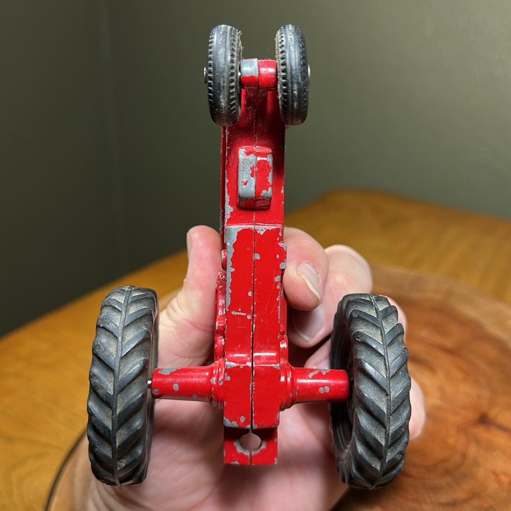 ERTL Vintage International Harvester 656 - Picture 11 of 13